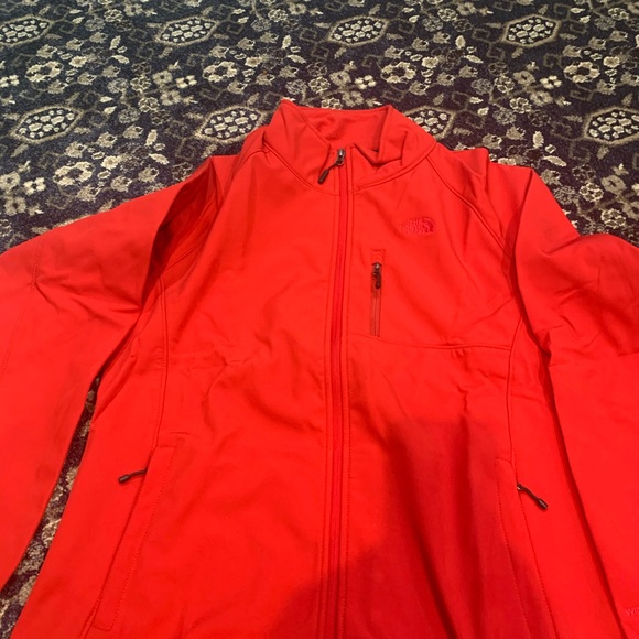 Like new women the north face red jacket - Picture 2 of 7